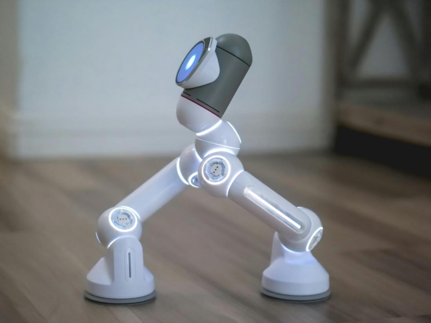 Nahaufnahme eines Laptops mit Code-Editor und neuronalen Netzwerk-Diagrammen