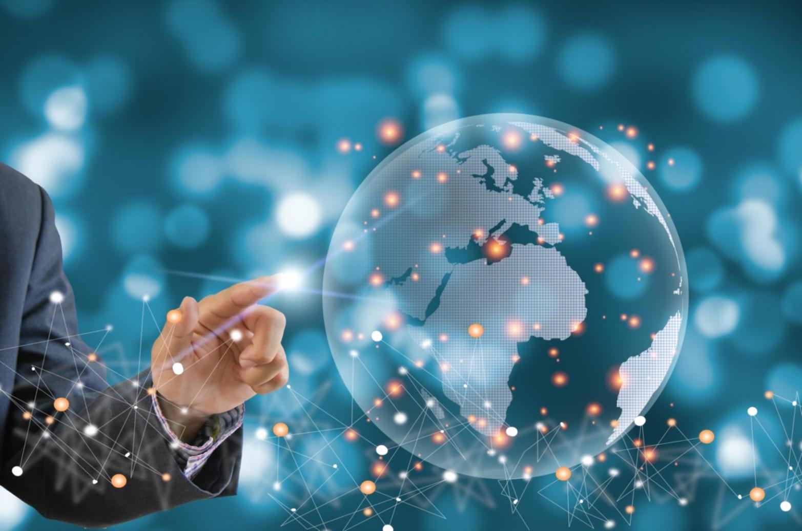 Teilnehmer arbeiten gemeinsam an praktischen Projekten mit neuronalen Netzwerken